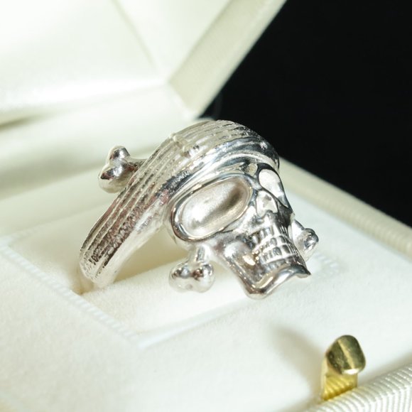Pirate Skull Ring - Picture 6 of 7